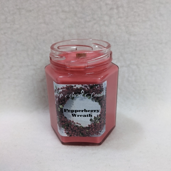 Pepperberry Wreath hand-poured wood wick candle - Picture 2 of 2